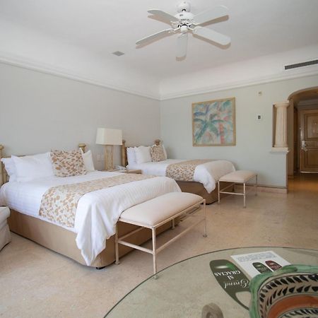 Grand Isla Navidad Golf & Spa Resort With Marina Барра-де-Навидад Экстерьер фото A guest room at the Four Seasons Hotel