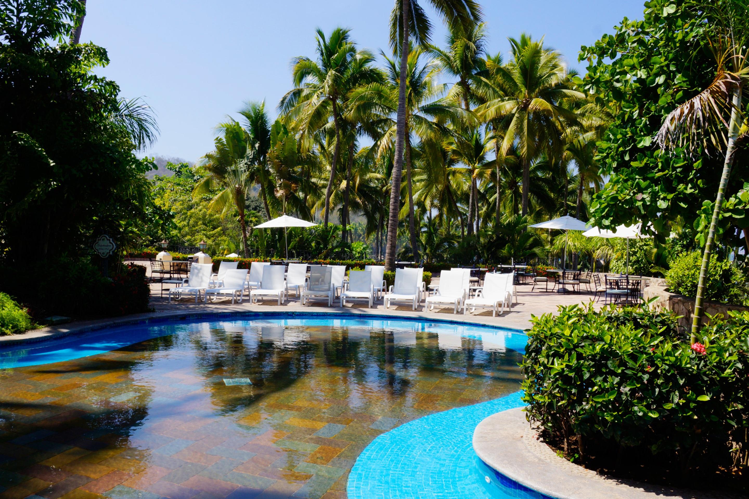 Grand Isla Navidad Golf & Spa Resort With Marina Барра-де-Навидад Экстерьер фото The swimming pool at the resort