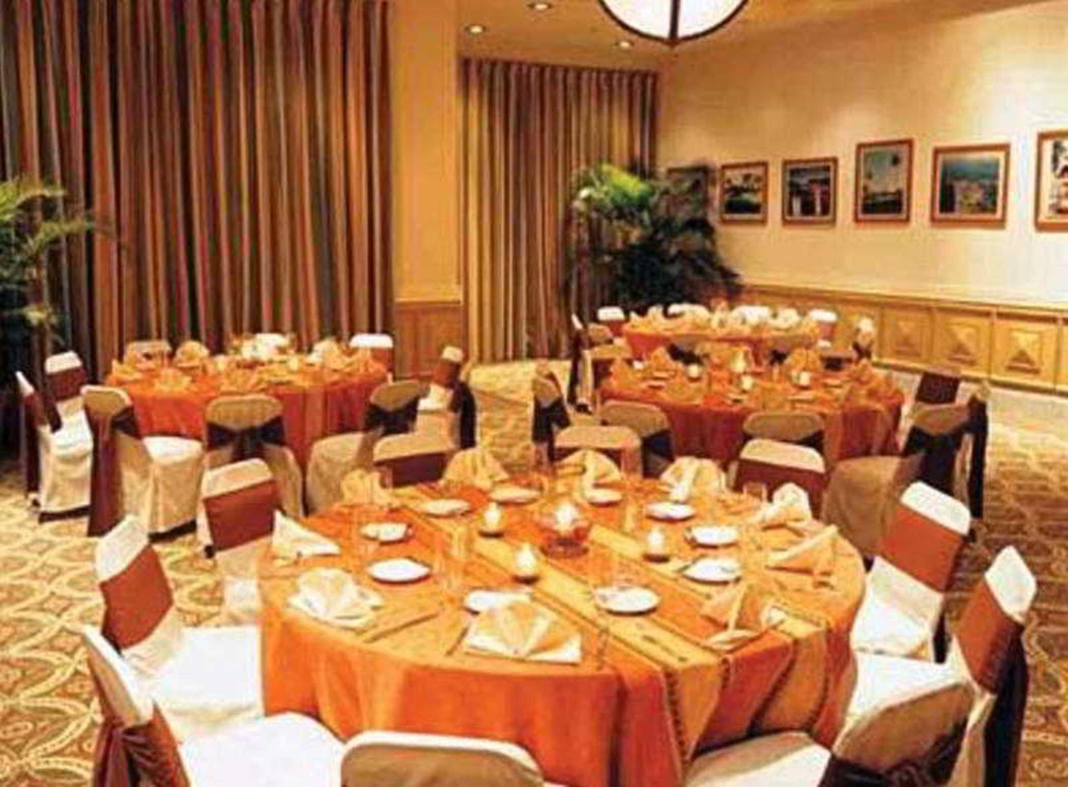Grand Isla Navidad Golf & Spa Resort With Marina Барра-де-Навидад Экстерьер фото A banquet hall