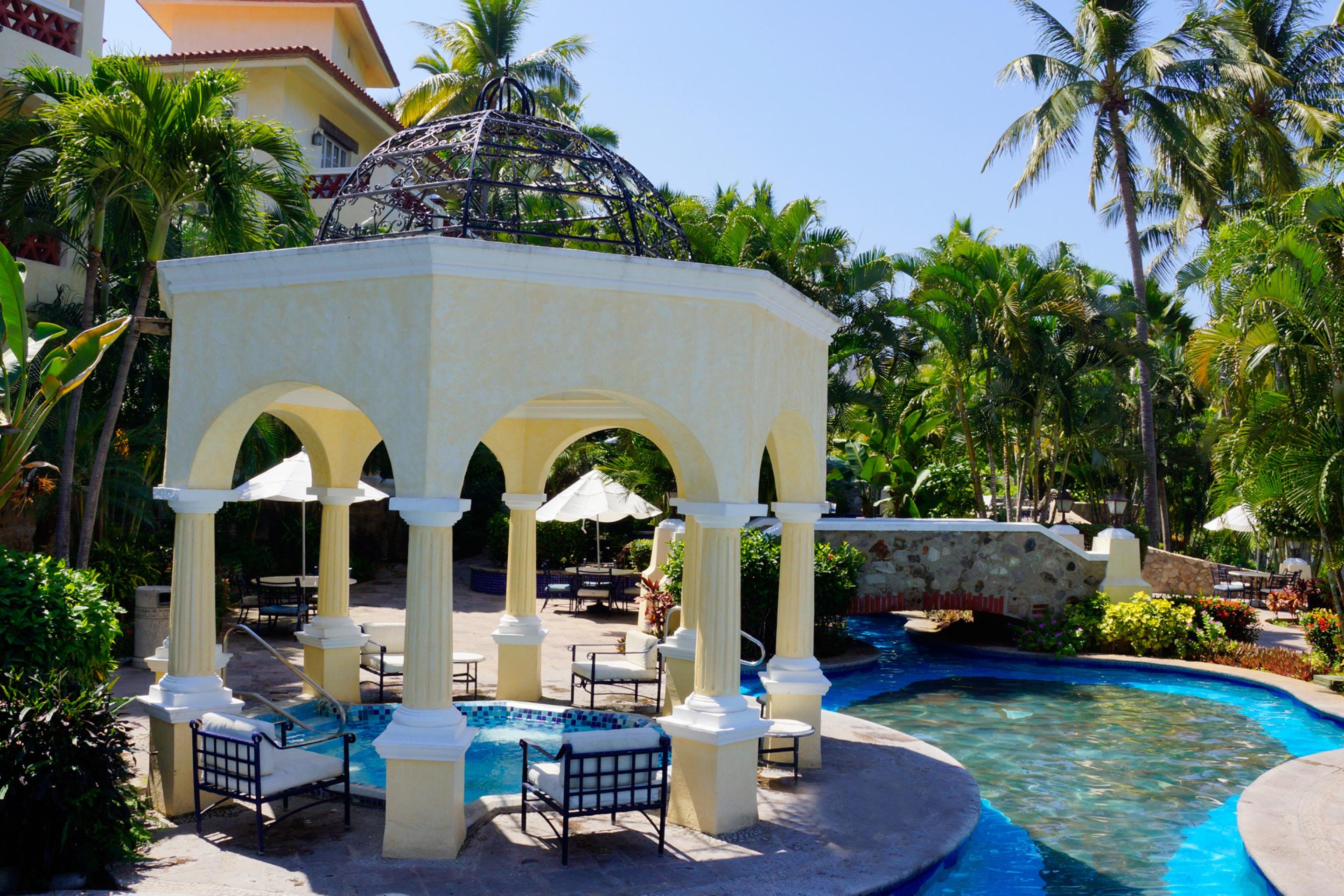Grand Isla Navidad Golf & Spa Resort With Marina Барра-де-Навидад Экстерьер фото The pool at the Royal Hawaian