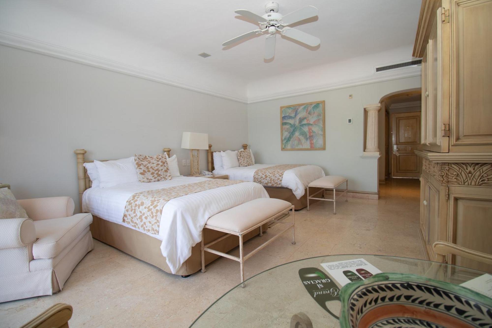 Grand Isla Navidad Golf & Spa Resort With Marina Барра-де-Навидад Экстерьер фото A guest room at the Four Seasons Hotel