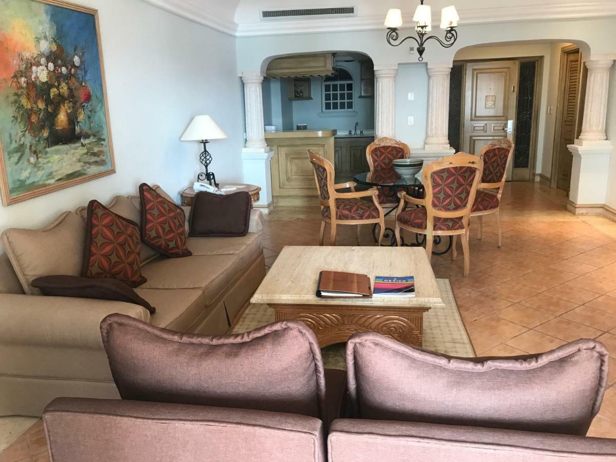 Grand Isla Navidad Golf & Spa Resort With Marina Барра-де-Навидад Экстерьер фото Living room of a three-bedroom suite
