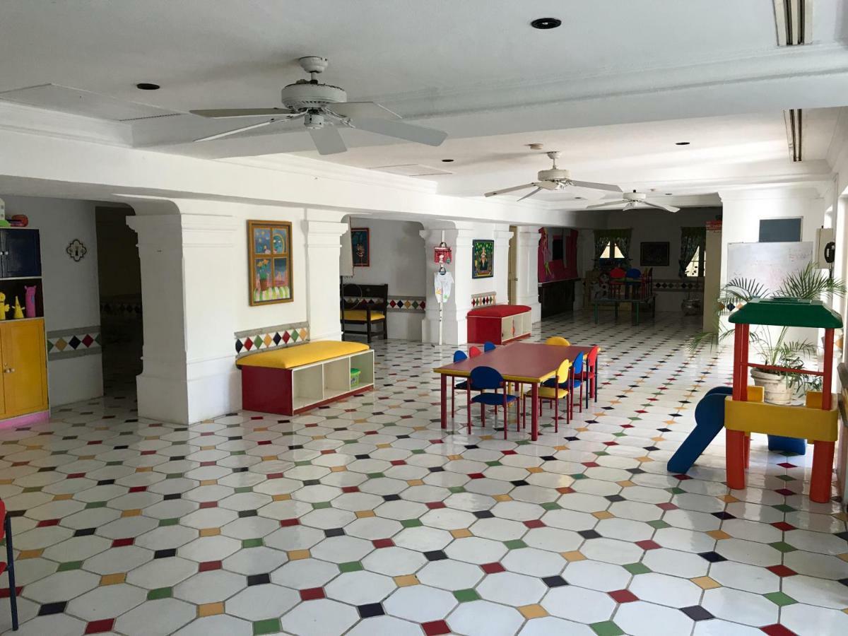 Grand Isla Navidad Golf & Spa Resort With Marina Барра-де-Навидад Экстерьер фото The interior of the school