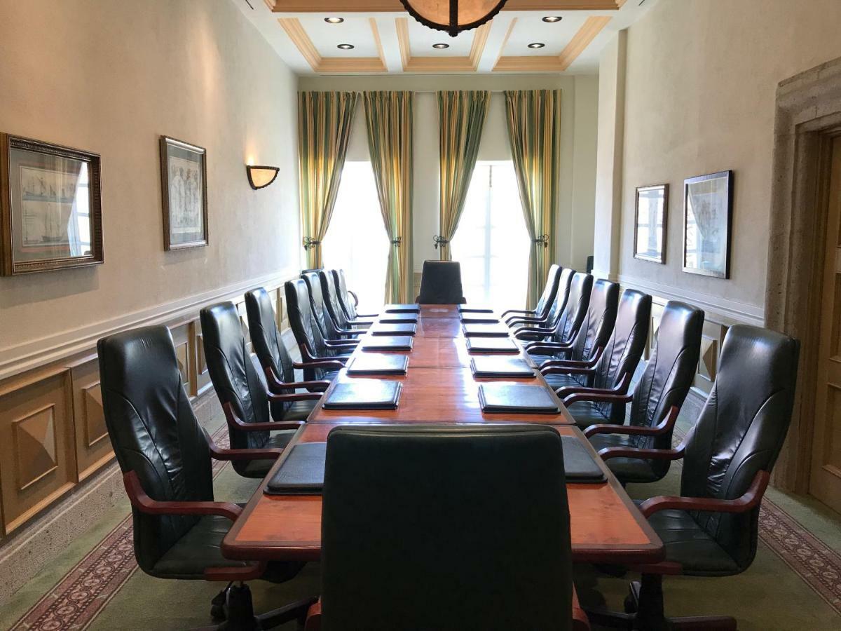 Grand Isla Navidad Golf & Spa Resort With Marina Барра-де-Навидад Экстерьер фото The boardroom of the Governor's Office